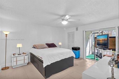 Condo in Lauderhill, Florida, 2 bedrooms  № 1861644 - photo 21