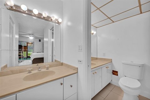 Condo in Lauderhill, Florida, 2 bedrooms  № 1861644 - photo 24
