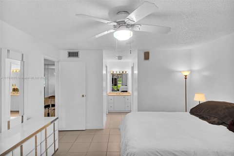 Condo in Lauderhill, Florida, 2 bedrooms  № 1861644 - photo 22