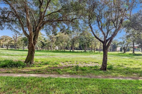 Condo in Lauderhill, Florida, 2 bedrooms  № 1861644 - photo 4