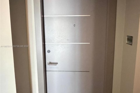 Condo in Miami, Florida, 1 bedroom № 2255255 - photo 3