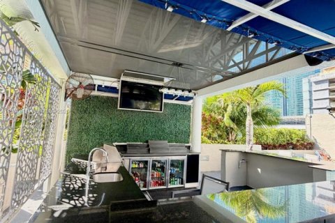 Condo in Miami, Florida, 1 bedroom № 2255255 - photo 25