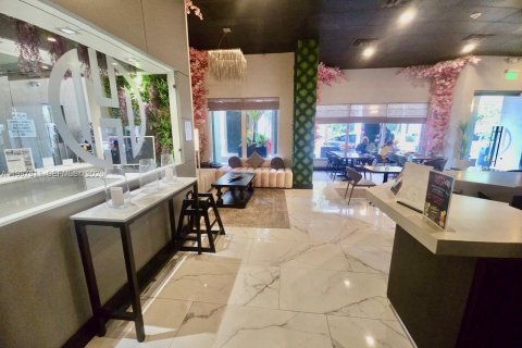 Condo in Miami, Florida, 1 bedroom № 2255255 - photo 2