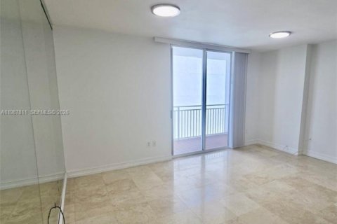 Condo in Miami, Florida, 1 bedroom № 2255255 - photo 5