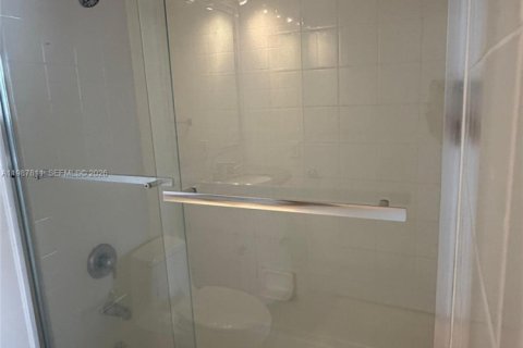Condo in Miami, Florida, 1 bedroom № 2255255 - photo 11
