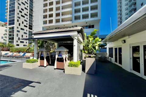 Condo in Miami, Florida, 1 bedroom № 2255255 - photo 23