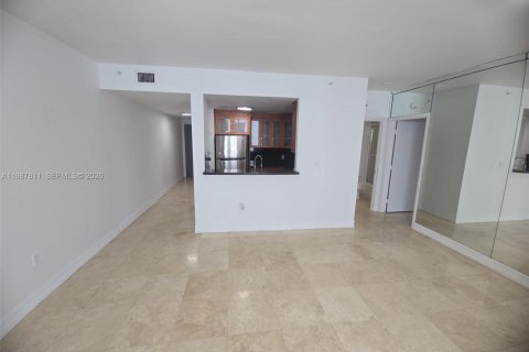 Condo in Miami, Florida, 1 bedroom № 2255255 - photo 4