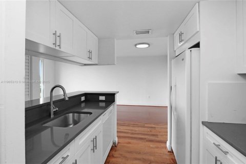 Copropriété à louer à Miami, Floride: 1 chambre, 56.21 m2 № 1957255 - photo 18