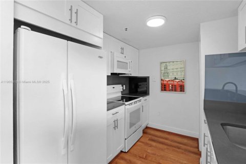 Copropriété à louer à Miami, Floride: 1 chambre, 56.21 m2 № 1957255 - photo 16