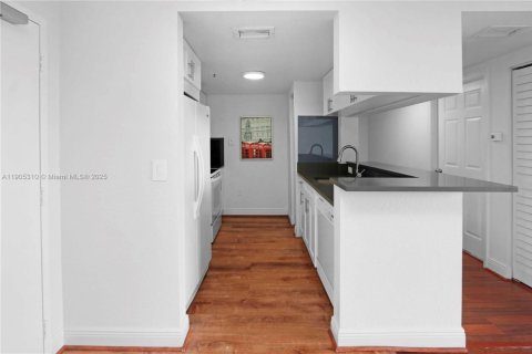 Copropriété à louer à Miami, Floride: 1 chambre, 56.21 m2 № 1957255 - photo 15