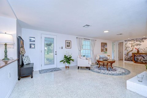 House in New Port Richey, Florida 3 bedrooms, 211.72 sq.m. № 1836878 - photo 6