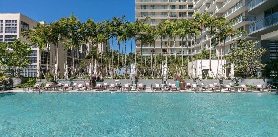 Кондоминиум с 2 спальнями в Майами, Флорида № 1958509