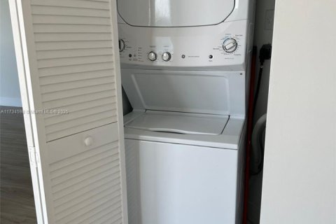 Купить кондоминиум в Майами, Флорида 2 спальни, 80.27м2, № 1958509 - фото 9