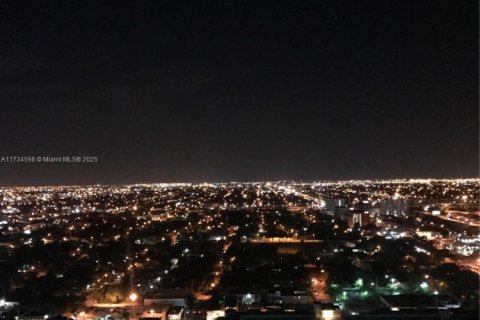 Купить кондоминиум в Майами, Флорида 2 спальни, 80.27м2, № 1958509 - фото 27