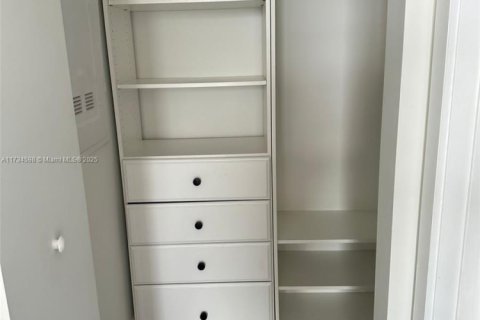 Купить кондоминиум в Майами, Флорида 2 спальни, 80.27м2, № 1958509 - фото 12