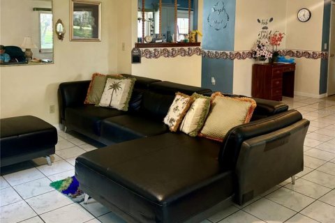 House in Davenport, Florida 3 bedrooms, 129.32 sq.m. № 2151890 - photo 2