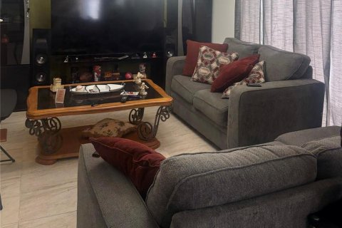 House in Davenport, Florida 3 bedrooms, 129.32 sq.m. № 2151890 - photo 12