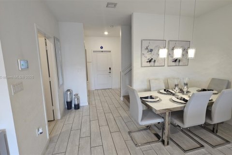 Townhouse in Homestead, Florida 4 bedrooms, 127.65 sq.m. № 1741550 - photo 15