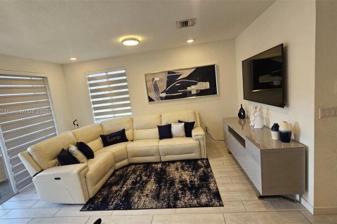 Townhouse in Homestead, Florida 4 bedrooms, 127.65 sq.m. № 1741550 - photo 19