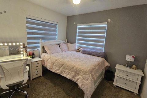 Townhouse in Homestead, Florida 4 bedrooms, 127.65 sq.m. № 1741550 - photo 25