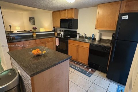 Condo in Gainesville, Florida, 1 bedroom  № 1768642 - photo 6