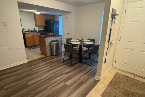 Condo in Gainesville, Florida, 1 bedroom  № 1768642 - photo 4
