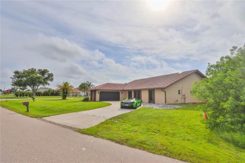Villa ou maison à vendre à Punta Gorda, Floride: 4 chambres, 240.8 m2 № 1839071 - photo 3