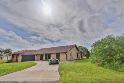 Villa ou maison à vendre à Punta Gorda, Floride: 4 chambres, 240.8 m2 № 1839071 - photo 2