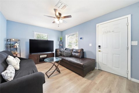 House in Orlando, Florida 3 bedrooms, 81.29 sq.m. № 2095017 - photo 8