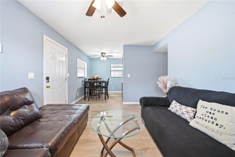 House in Orlando, Florida 3 bedrooms, 81.29 sq.m. № 2095017 - photo 9