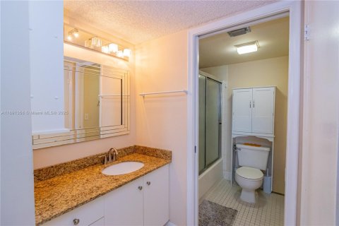 Condo in Pembroke Pines, Florida, 1 bedroom  № 1944116 - photo 24