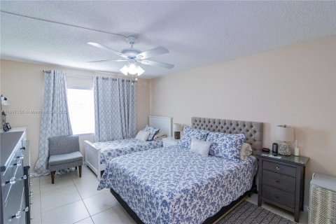 Condo in Pembroke Pines, Florida, 1 bedroom  № 1944116 - photo 22
