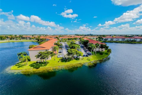 Condo in Pembroke Pines, Florida, 1 bedroom  № 1944116 - photo 26