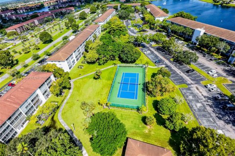 Condo in Pembroke Pines, Florida, 1 bedroom  № 1944116 - photo 27