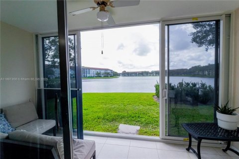 Condo in Pembroke Pines, Florida, 1 bedroom  № 1944116 - photo 19