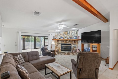 Casa en venta en Weeki Wachee, Florida, 3 dormitorios, 184.5 m2 № 1659895 - foto 2