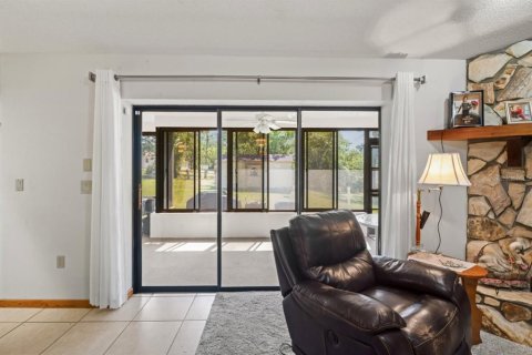 Casa en venta en Weeki Wachee, Florida, 3 dormitorios, 184.5 m2 № 1659895 - foto 11