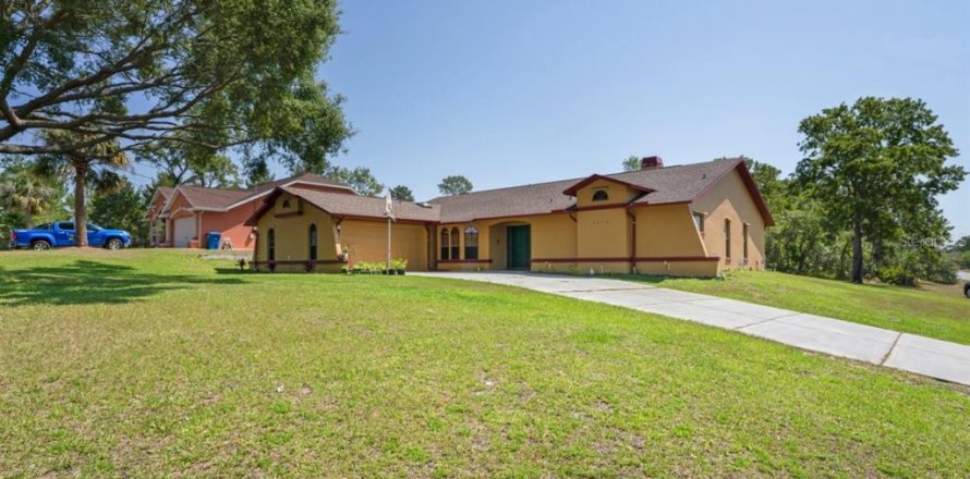 Casa en Weeki Wachee, Florida 3 dormitorios, 184.5 m2 № 1659895