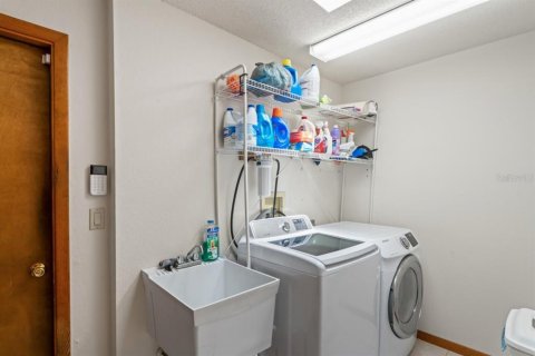 Casa en venta en Weeki Wachee, Florida, 3 dormitorios, 184.5 m2 № 1659895 - foto 17