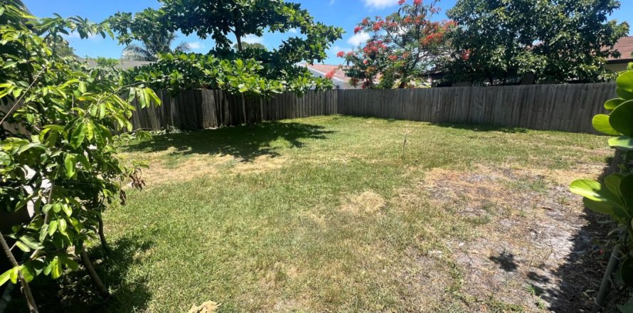 Villa ou maison à Lake Worth, Floride 3 chambres, 89.19 m2 № 1231571