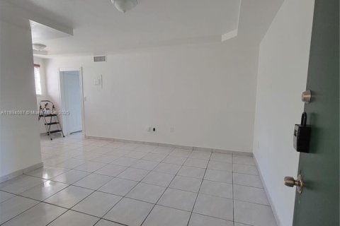 Снять в аренду кондоминиум в Норт-Майами, Флорида 1 спальня, 52.4м2, № 1952707 - фото 13