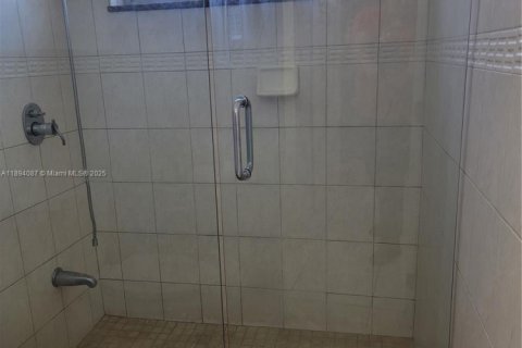 Снять в аренду кондоминиум в Норт-Майами, Флорида 1 спальня, 52.4м2, № 1952707 - фото 11