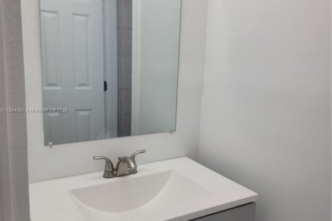 Снять в аренду кондоминиум в Норт-Майами, Флорида 1 спальня, 52.4м2, № 1952707 - фото 10