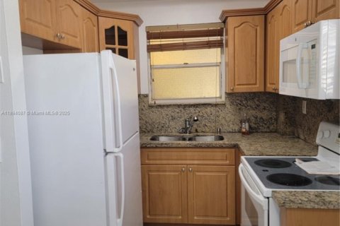 Снять в аренду кондоминиум в Норт-Майами, Флорида 1 спальня, 52.4м2, № 1952707 - фото 8