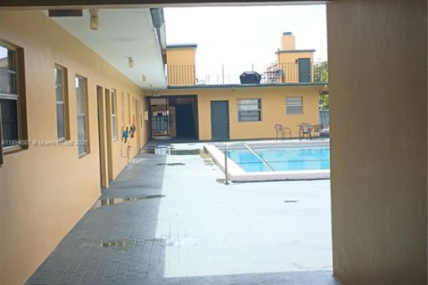 Снять в аренду кондоминиум в Норт-Майами, Флорида 1 спальня, 52.4м2, № 1952707 - фото 15