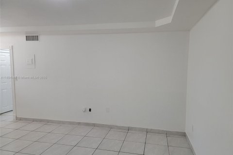 Снять в аренду кондоминиум в Норт-Майами, Флорида 1 спальня, 52.4м2, № 1952707 - фото 4