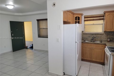 Снять в аренду кондоминиум в Норт-Майами, Флорида 1 спальня, 52.4м2, № 1952707 - фото 7