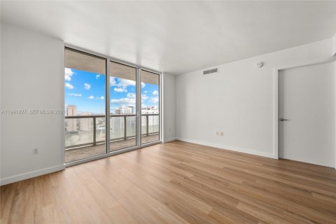 Купить кондоминиум в Майами, Флорида 2 спальни, 116.69м2, № 2154834 - фото 10