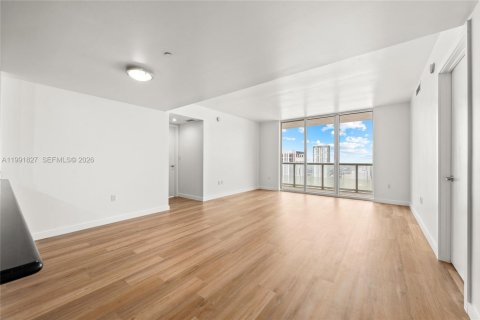 Купить кондоминиум в Майами, Флорида 2 спальни, 116.69м2, № 2154834 - фото 3