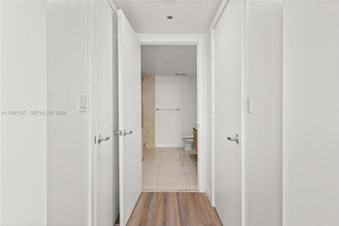 Купить кондоминиум в Майами, Флорида 2 спальни, 116.69м2, № 2154834 - фото 12